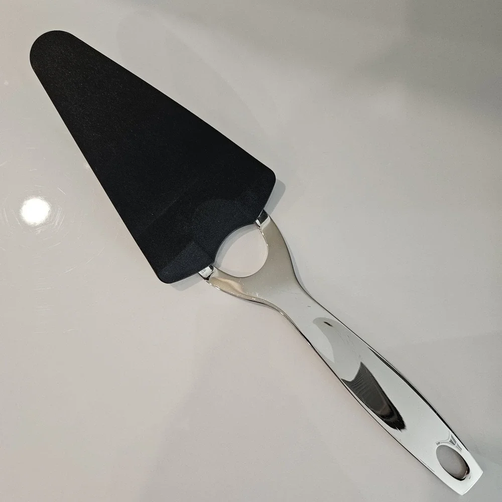 Oneida | Flexible Nylon Pie Server | Stainless Steel Handle